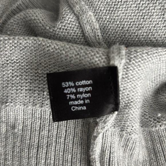 Lane Bryant Pullover Sweater. Penguins 18/20 - Picture 5 of 6